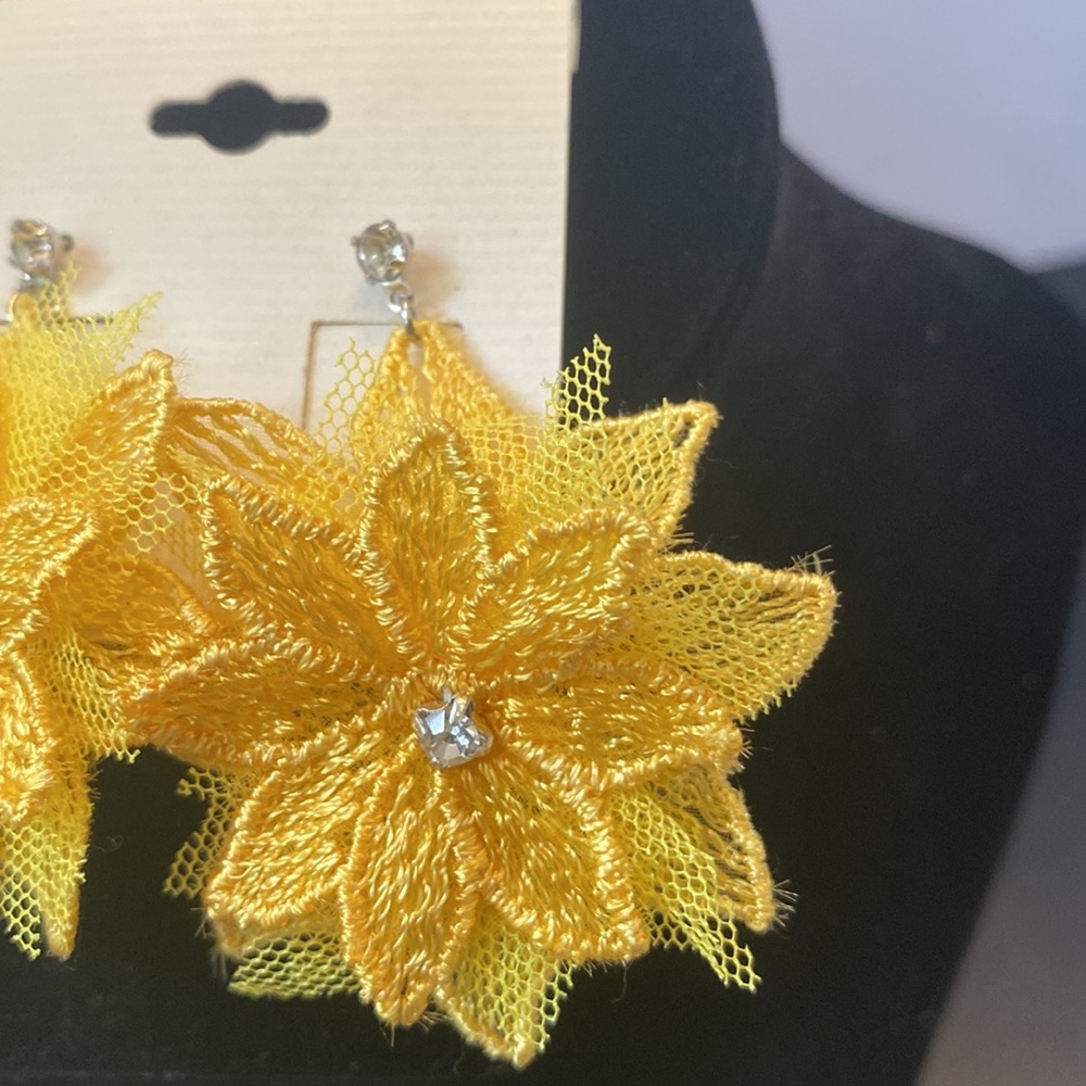 Yellow fabric flower and rhinestone dangle post pierced earrings Y2K Boho new - Picture 4 of 6